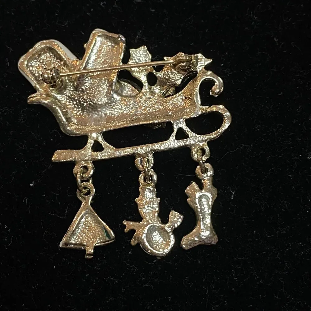 Vintage Christmas Brooch Sleigh with Gifts & 3 Dangles Enamel Pin - Picture 2 of 2